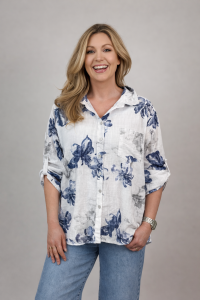 Blus i bomull med linnekänsla, Vit med blå stora blommor, Kelly - Mix by Heart