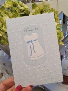 På Dopdagen, Dopklänning med blå rosett - kort från Pictura