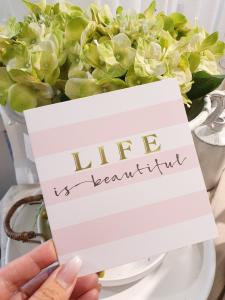 Life is beautiful - kort från Pictura