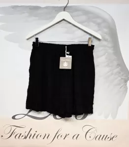 Linneshorts med volang, Svart (Linn) - Soulful Fashion