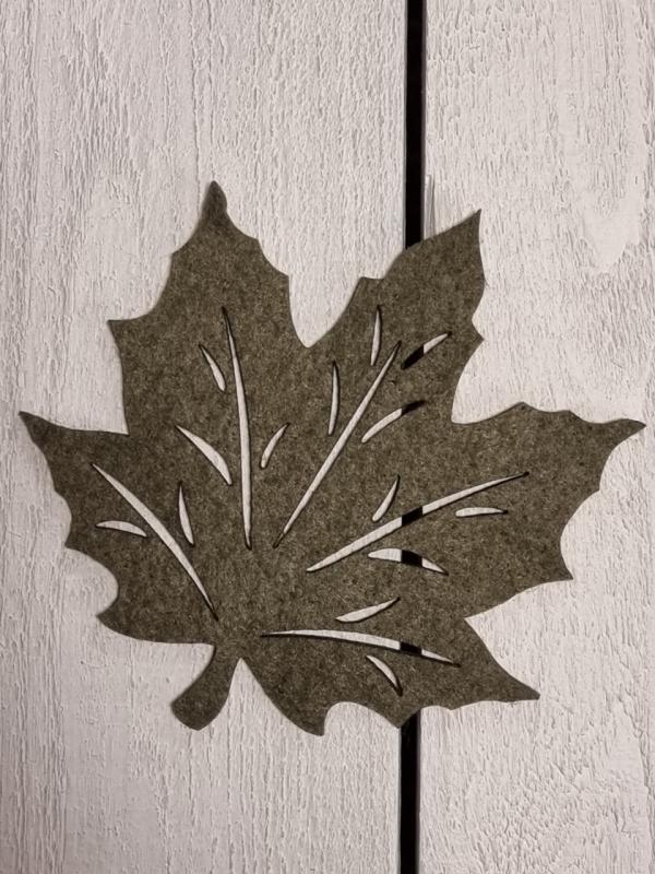 Löv i filtad känsla, Grön - 12,5 cm