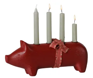 Maileg Träljusstake, Gris, Advent, Medium - Röd   LEV OKTOBER