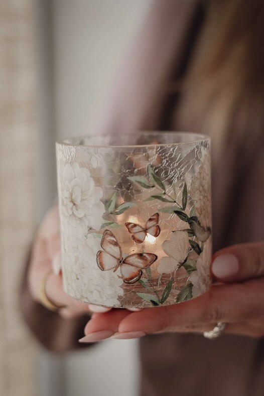 Majas Lykta Hortensia & Butterflies 8x8 cm - Majas Cottage    BERÄKNAD LEV: APRIL