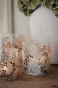 Majas Lykta Hortensia & Butterflies 9x10 cm - Majas Cottage    BERÄKNAD LEV: APRIL