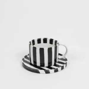 Kopp med fat, Svart Randig, Monica - Olsson & Jensen