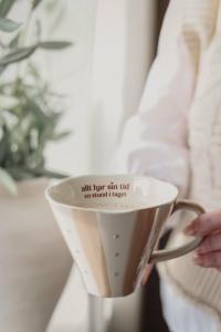 Majas Mugg, Allt har sin tid, en stund i taget - Majas Cottage     BERÄKNAD LEV: APRIL