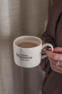 Majas Mugg, Älskade mamma (vit) - Majas Cottage    BERÄKNAD LEV: APRIL