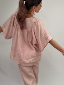 Linnetopp med v-hals, Ljusrosa Nova - Gemini     BERÄKNAD LEV: MARS