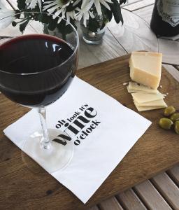 Servett "Oh look, it´s wine o´clock"" - Mellow Design