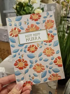 Hipp hipp hurra, Kort med blommor i orange toner - Pictura