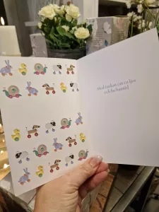 Varma lyckönskningar på namngivningsdagen, Kort med leksaksdjur på rad - Pictura