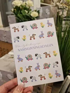 Varma lyckönskningar på namngivningsdagen, Kort med leksaksdjur på rad - Pictura