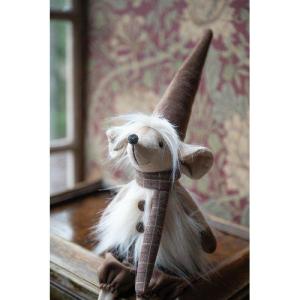 Muspojke Sittande, Brun / Offwhite (56 cm) - Wikholm Form      BERÄKNAD LEV: OKT