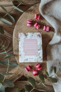 Majas Godsaker, Rosa Bandet - Majas Cottage