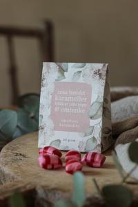 Majas Godsaker, Rosa Bandet - Majas Cottage