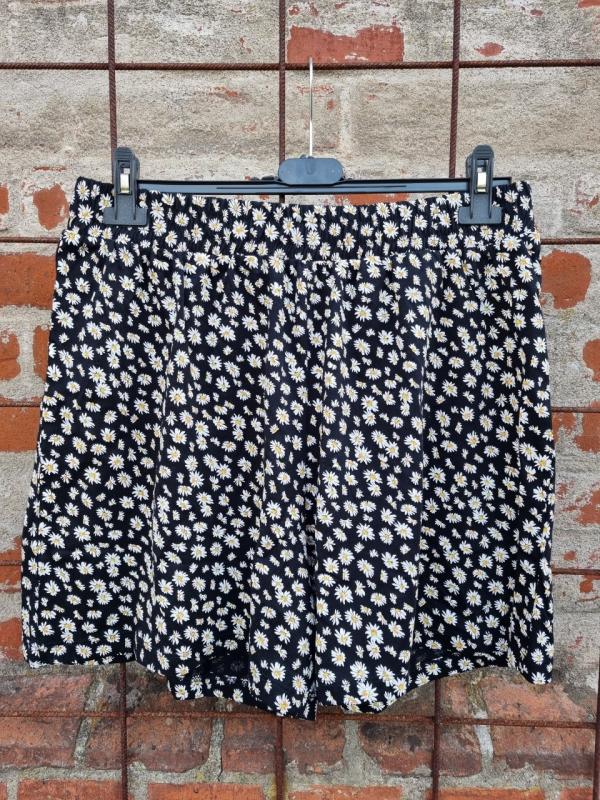 Svarta shorts med små vita blommor (April) - ONLY Carmakoma