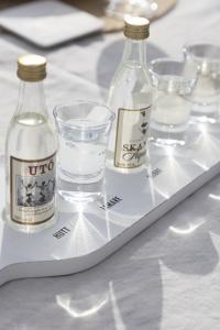 Shotbricka, vit träbricka för shots (5 glas ingår)