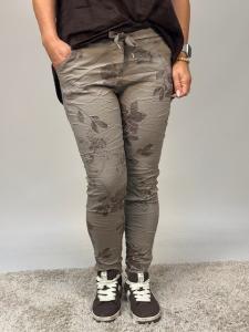 Magiskt stretchig byxa, Taupe med bruna blommor och blad, Signe - Mix by Heart