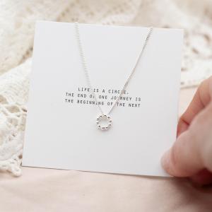 Silverhalsband, Cirkel med pluppar - by faith