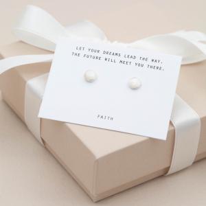 Silverörhängen, Vit månsten - by faith