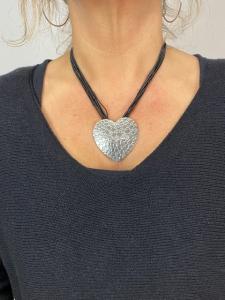 Halsband Kort, Flera läderband med Hjärta - Mix by Heart