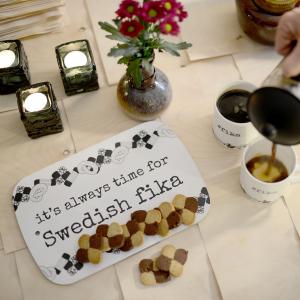 Skärbräda, SWEDISH FIKA (20x30 cm) - Erika Tubbin