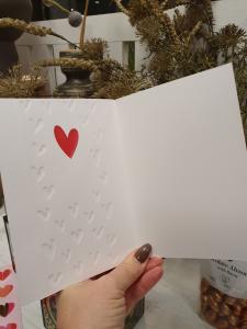 Puss & Kram, Kort med vita hjärtan och ett rött metallic-hjärta, Pictura