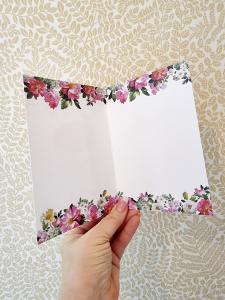 På Bröllopsdagen - dubbelt kort med blommor i rosa och vitt, Pictura