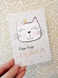 Hipp, hipp HURRA - dubbelt kort med en katt med krona, Pictura