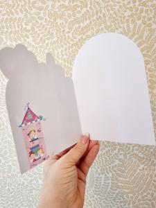 Dubbelt kort med ett slott fullt av prinsessor, Pictura