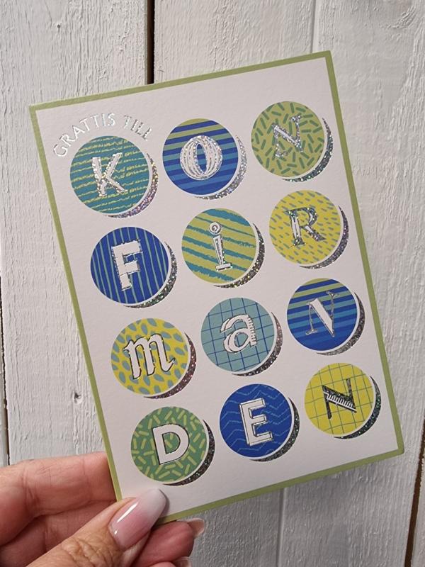 Grattis till Konfirmanden - Dubbelt kort med bokstäver i cirklar, grönt