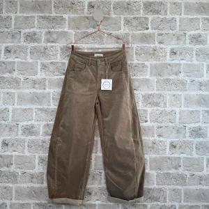 Byxa Barell Babycord, Sand Claudia (Cloud) - Cabana Living