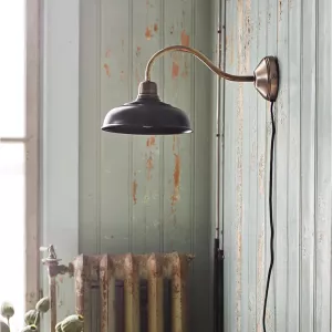 Vägglampa Birgith Antik Svart, Antik Mässing - Strömshaga