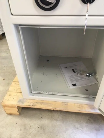 [DEMO-EXEMPLAR] Deponeringsskåp, Låsbart inkast, DEPO700, Lackskadat