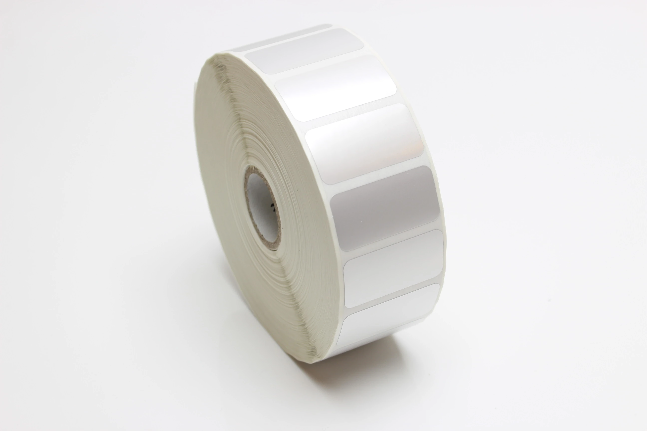 Silvriga etiketter, Rulle, TT, Plast, Zebra Z-Ultimate 3000T, 38x19Ø25,4 mm, 3720 st/rulle