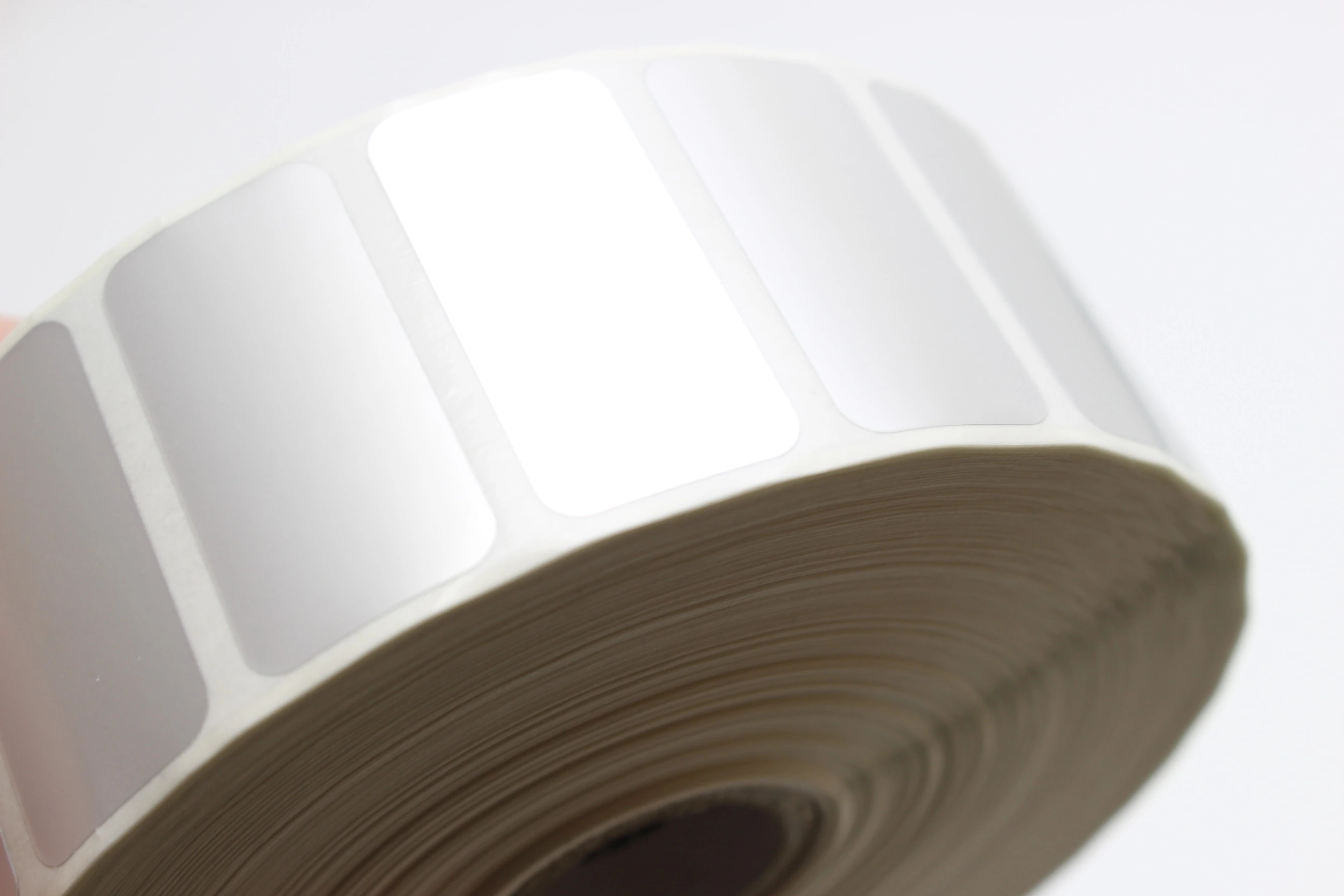 Silvriga etiketter, Rulle, TT, Plast, Zebra Z-Ultimate 3000T, 38x19Ø25,4 mm, 3720 st/rulle