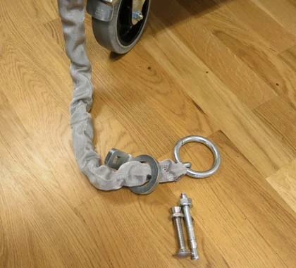 Förankringssats vägg för laptopvagn