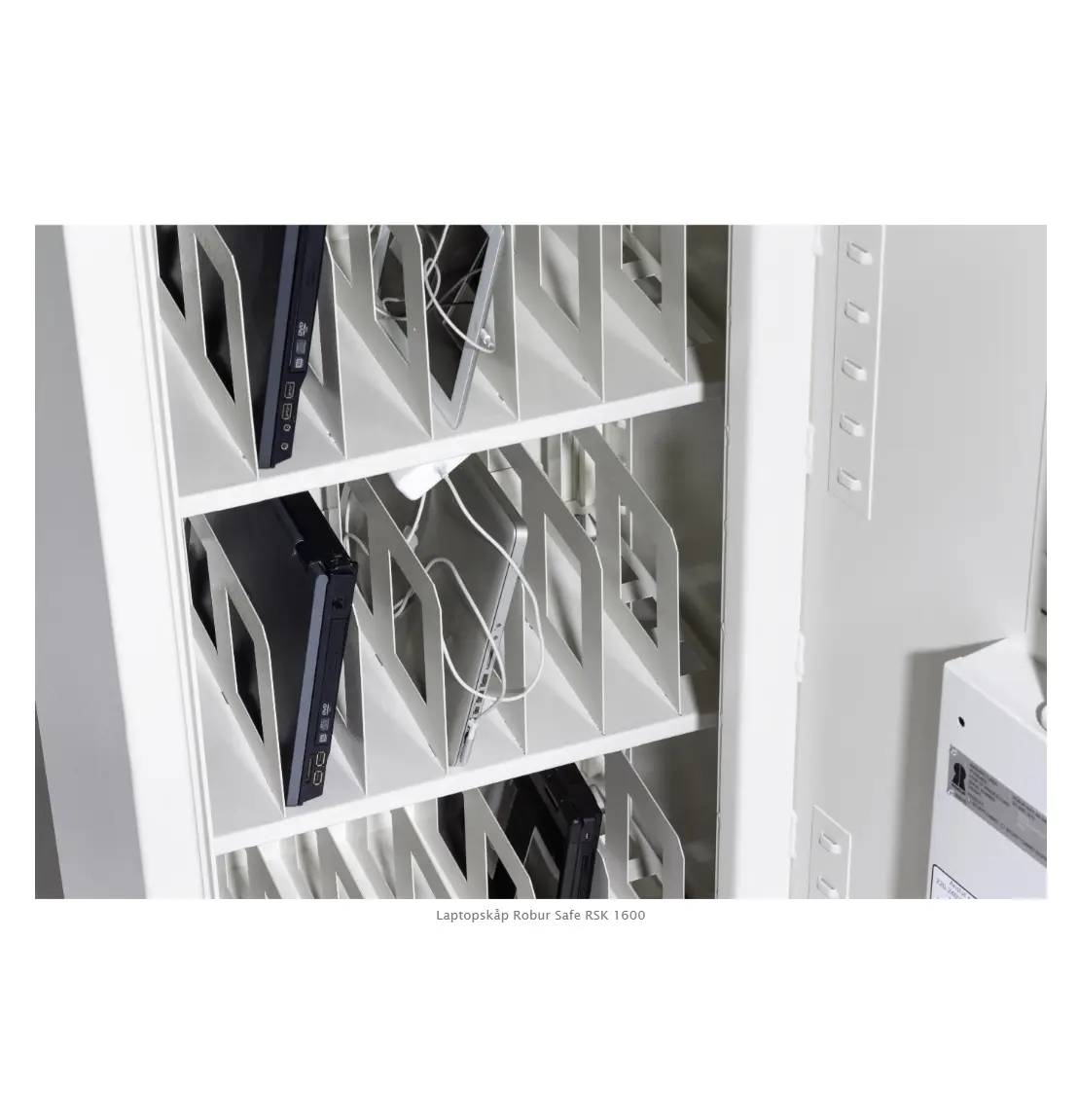 Laptopskåp, Klassificerat, Hyllor & avskiljare, 24 datorer, SSF3492, LSK-1600