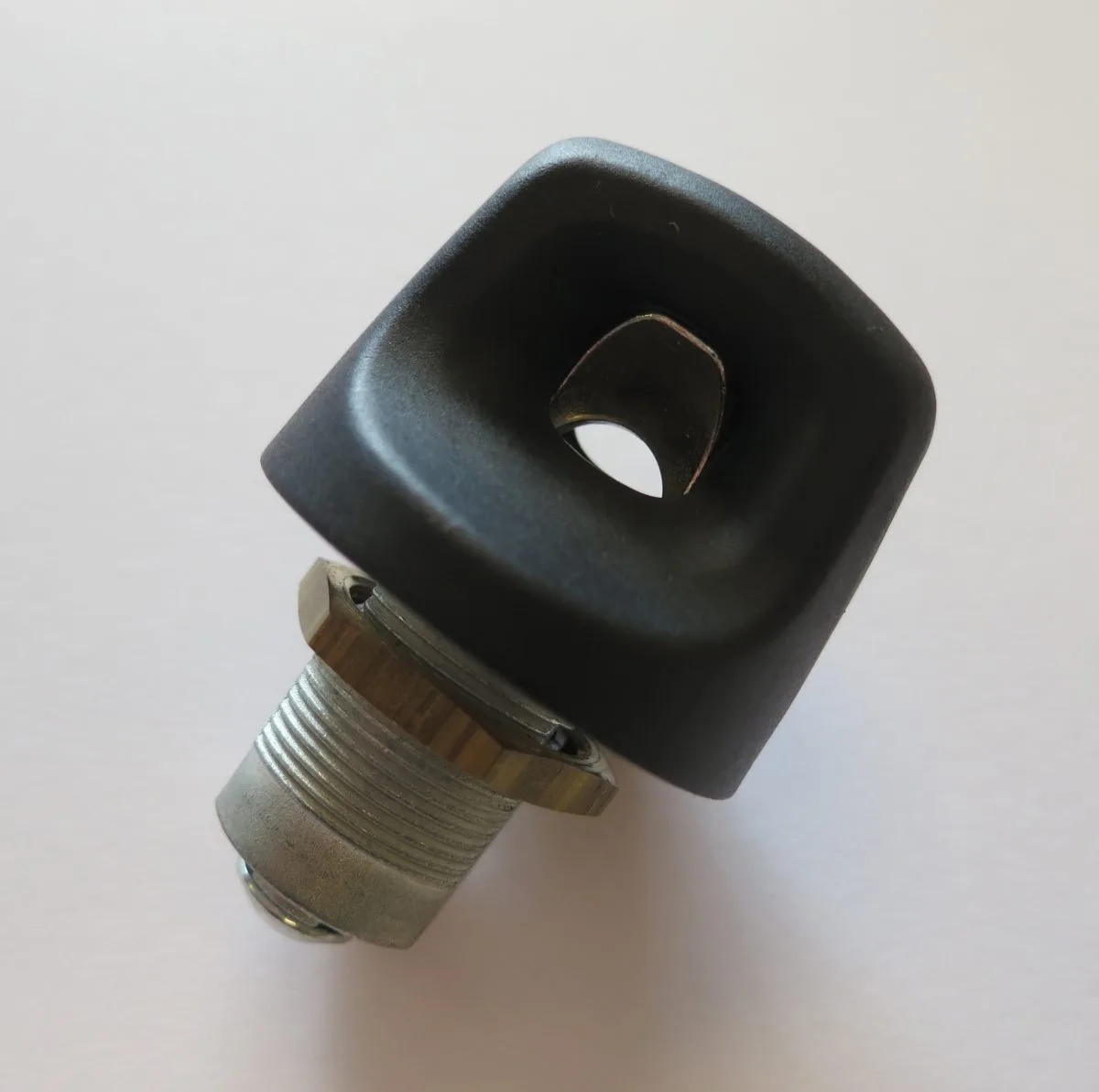 Hänglåsklyka för klädskåp ur LS-serien