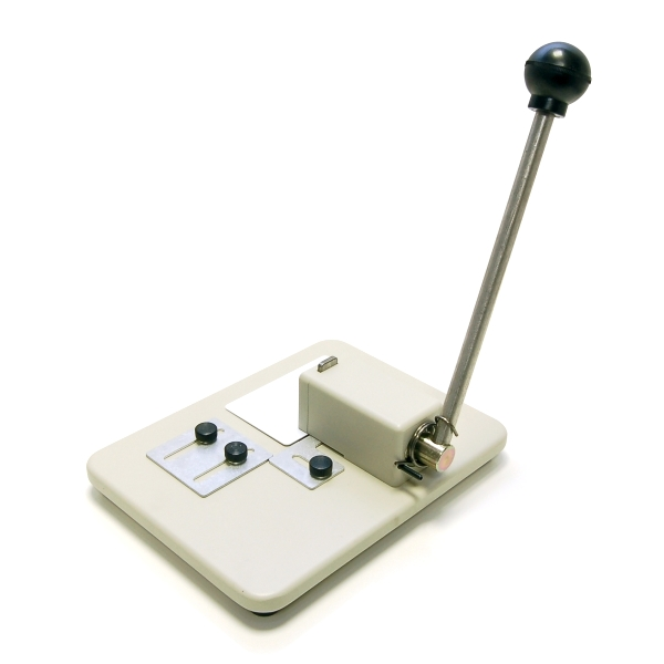 Kraftfull hålslag för plastkort, Flera inställningar för bl.a. ovala hål