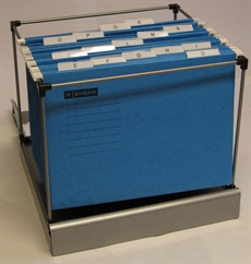 Utdragbar hängmappsram till skåp