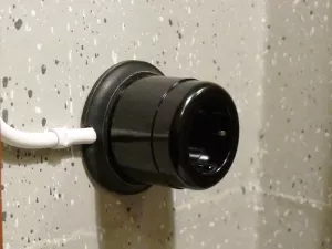 Vägguttag/ Svart bakelit/ Utanpåliggande