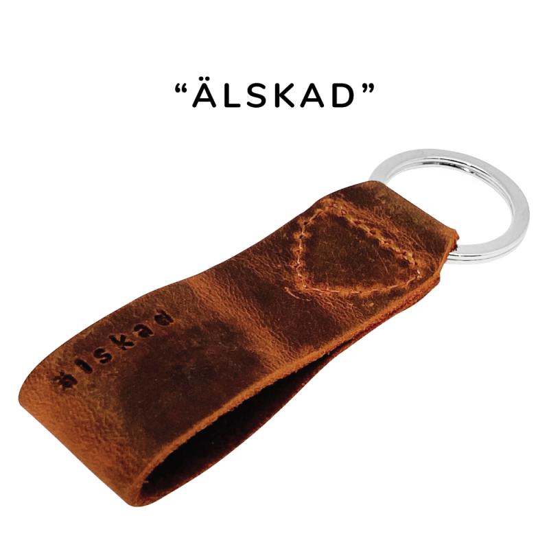 Nyckelring i läder med gravyr - älskad man / son / mamma / dotter / syster... mfl