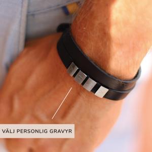 Extra BRICKA MED EGEN GRAVYR - Namn / datum / s...