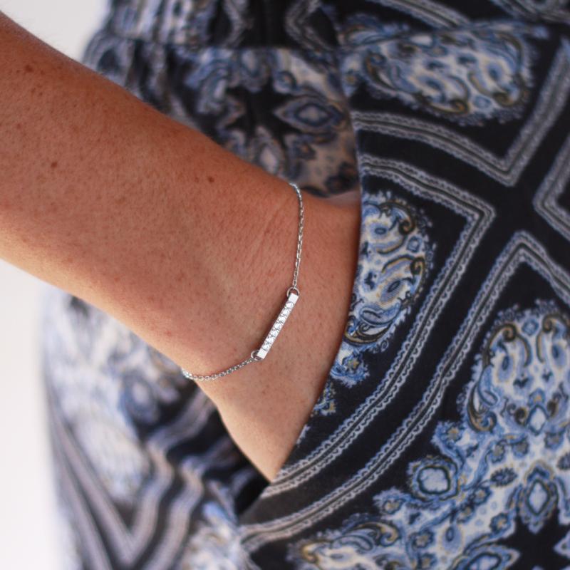 Nätt strassarmband - Egen gravyr ingår