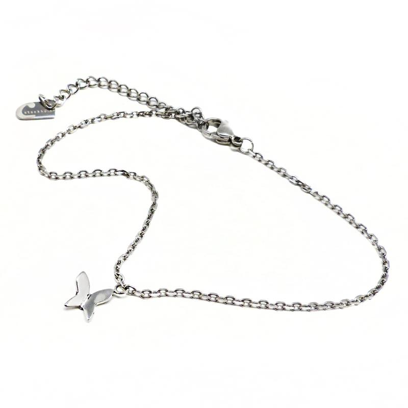 Nätt armband med fjäril