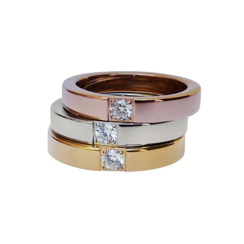 Slät ring "älskad" med solitär zirconia sten - Gravyr inkluderat