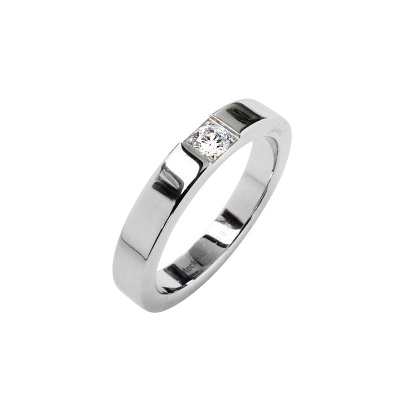 Slät ring "älskad" med solitär zirconia sten - Gravyr inkluderat