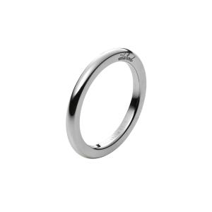 Smal klassisk ring med gravyr "älskad"