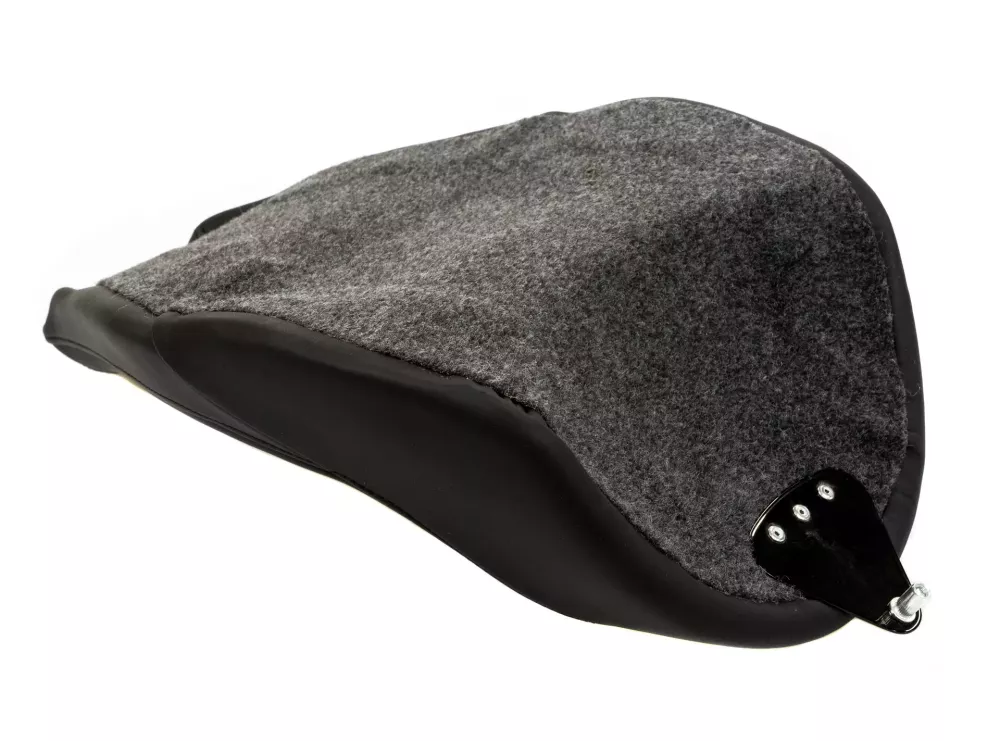 Solo Seat Leather black quilted